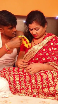 Desi Bahu eerste nacht seks! Neuk me alsjeblieft langzaam