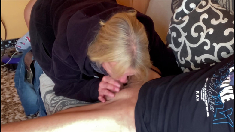 Cristina Sauvage: घर का बना रोमांटिक पोर्न - मैं लंड चूसना शुरू कर देता हूं और तुम मेरे मुंह को वीर्य से भर देते हो !!