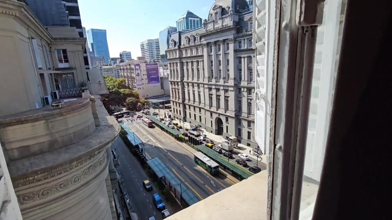 Elnonohub: Probuzení v Buenos Aires a Keila Bassi mi umožňují rozbít...