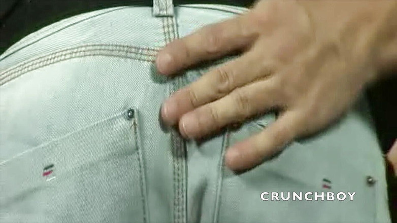 Straight fucking boy in uniform: Hart gefickt vom wächter der in uniform