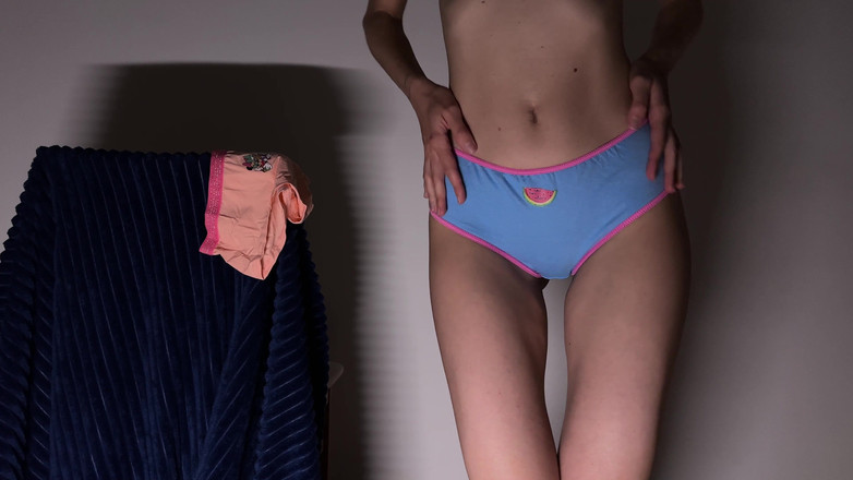 Mia Foster: ティーンキンキーパンティーは、ホールで試着