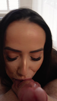 Huge Tits Babe Tayla Gets a Mouth Full of Cum