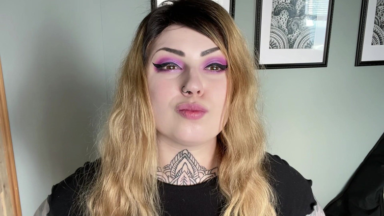 Miss Valentina: मेरे समय के लिए भुगतान करें