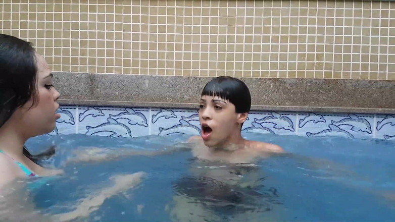 FetishKing: Underwater Fetish - Air Control and Practice on the Swimming Pool...