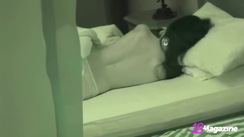 18Magazine: Trình biên dịch! Katie Fey tóc nâu nóng bỏng khoe...