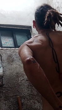 Shower Everything: Raba Erre Elle