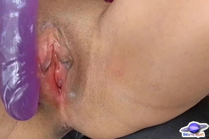Saturno Squirt: Saturno Squirt Creamy Pussy Masturbation, Hairdresser Lesbian Excited with Her...