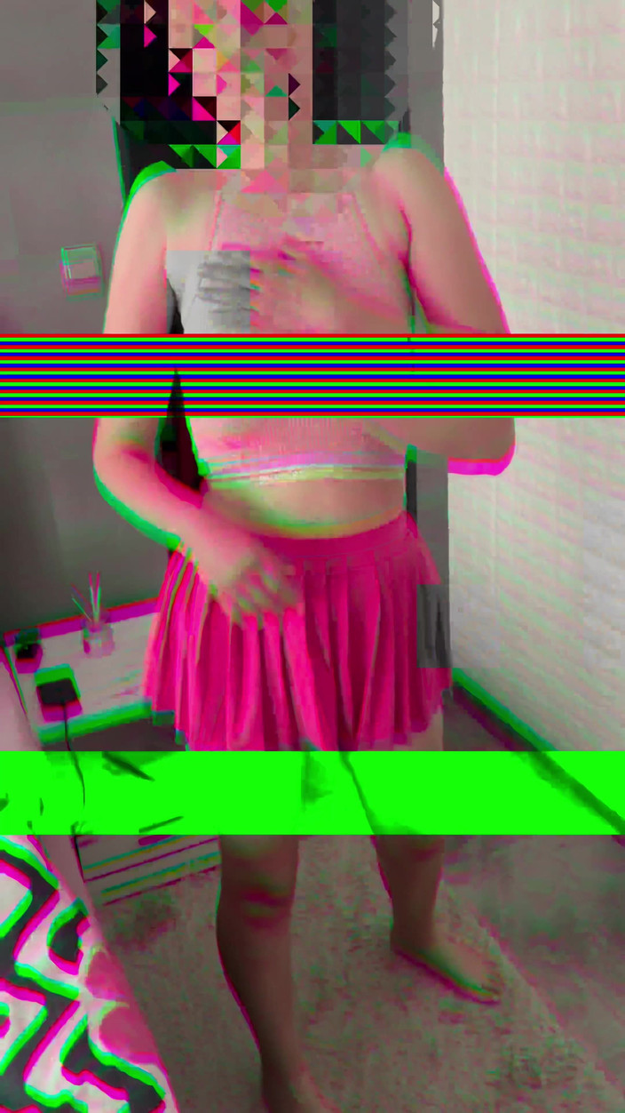 SashMash: Istri saya dengan atasan merah muda dan saya