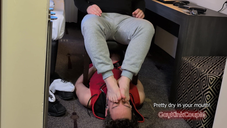 GayKinkCouple: Feet Worship During Business Trip