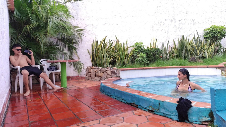 AmbargirlHot: Îmi fut mama vitregă latino-americană în baia casei mele după ce...