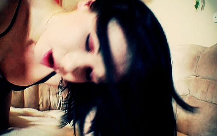 Lydia Privat: Lydia y su fiesta de cumpleaños sexual bi