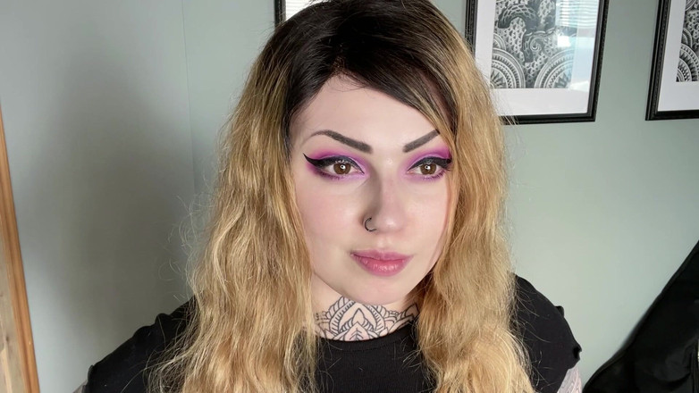 Miss Valentina: Bayar untuk My Time