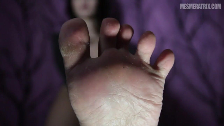 Lady Mesmeratrix Official: Be my slave and worship my feet...