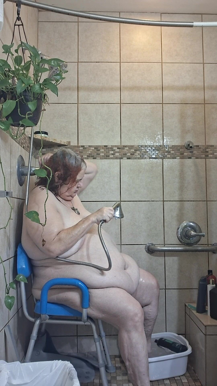 BBW nurse Vicki adventures with friends: Big Beauty Nurse Vicki Is All Sweaty and Has to...