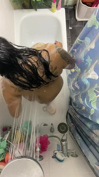 Gordas asiáticas no chuveiro