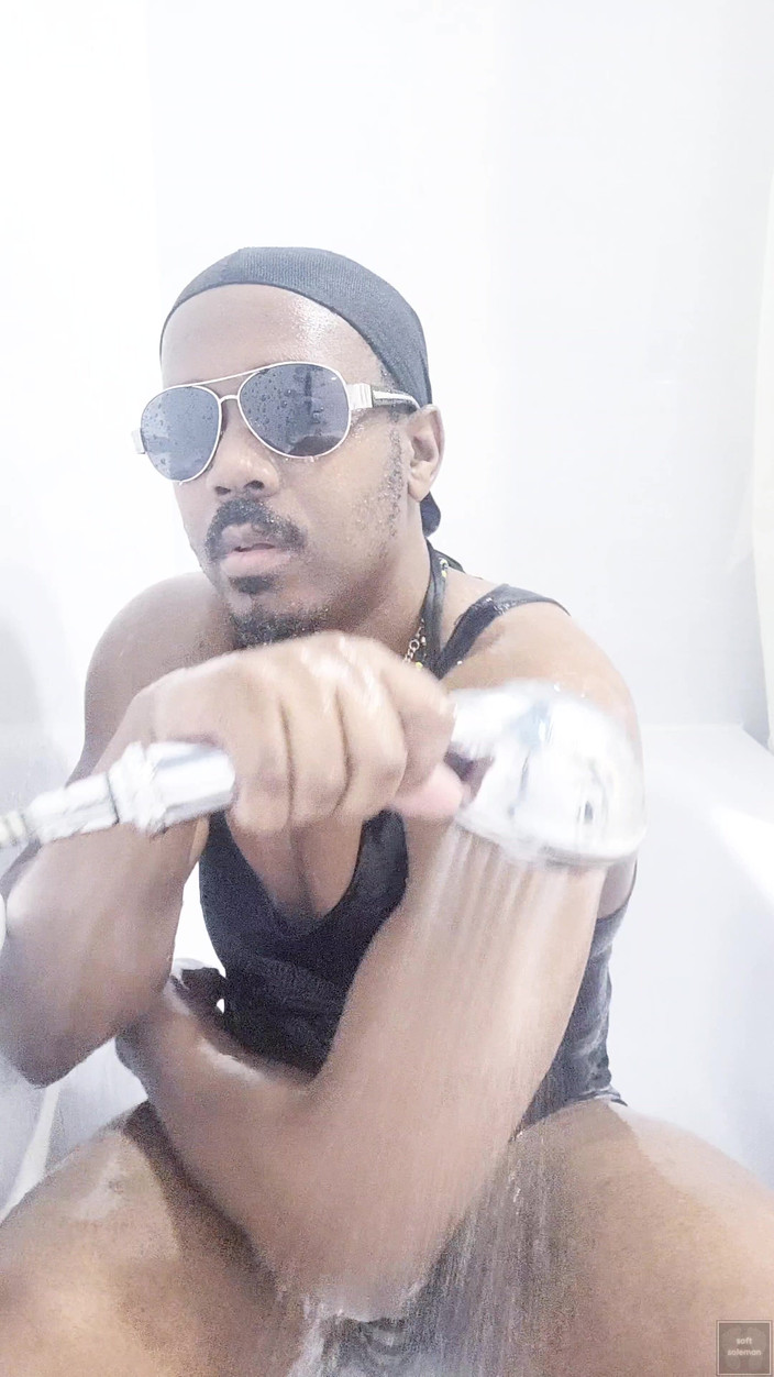 Soft Soleman: Я моею свое тело в ванне 5