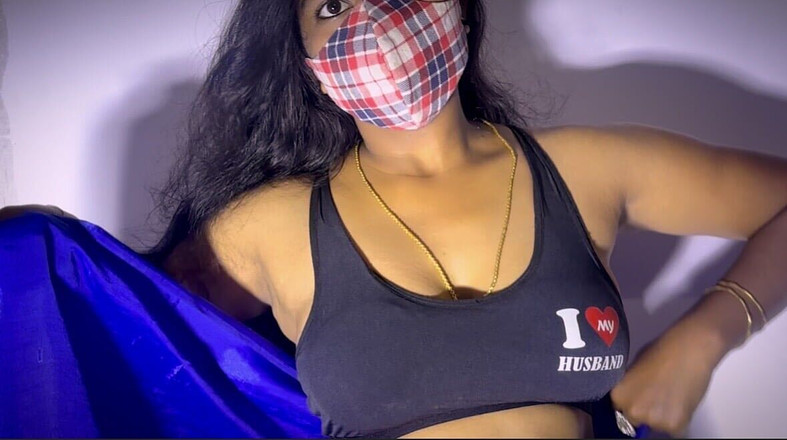 Mary V: Adik tiriku pengen banget dicrot spermaku, dia nyepong kontolku sampai...