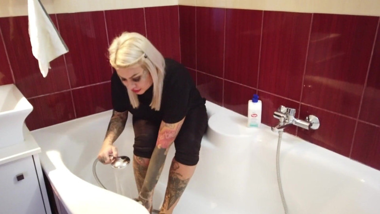 Fetish videos by Alex: Tattooed Blonde MILF Washes Her Feet
