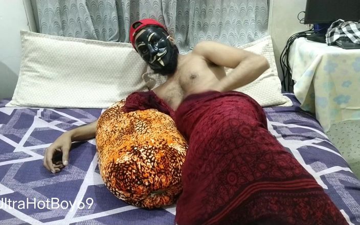 UltraHotBoy69: Yastığımı sikiyorum