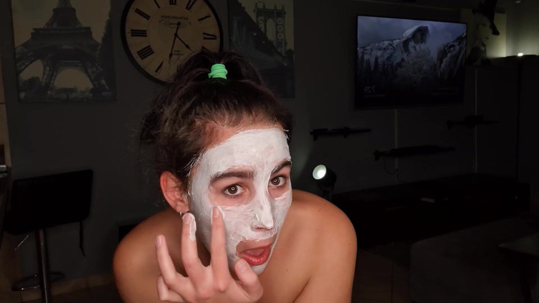 domslutfucker: Ragazza Che Mi Succhia Il Cazzo, Si Fa Un Trattamento...