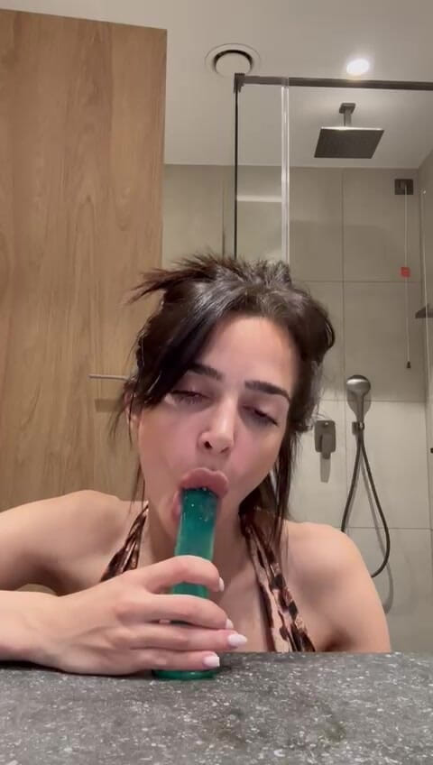 silicone_brunette: Leopard doggy knullar