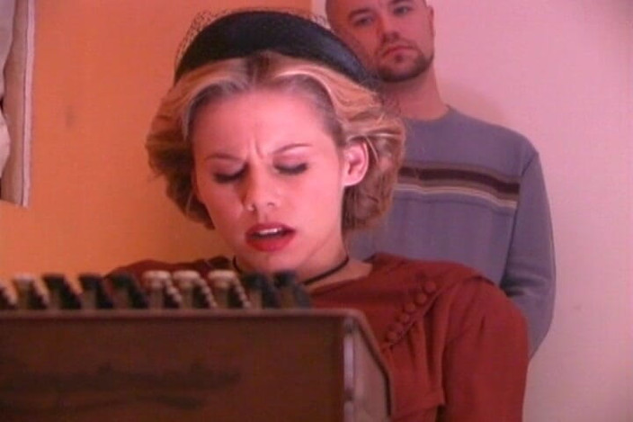 THAGSON RETRO: ブロンドの美女の秘部は貪り、深く突き刺された