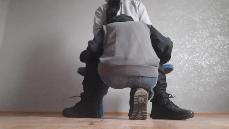 Lesbian-candys: Mijn getrouwde buurvrouw likt mijn poesje in haar onbewoonde appartement...