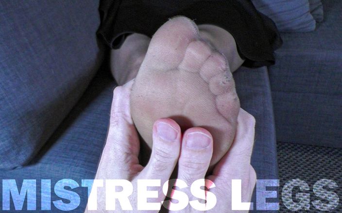 Mistress Legs: Pov massaggio ai piedi delicatamente in nylon delle gambe della...