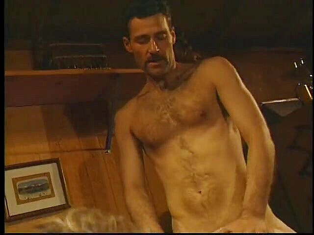 The Anal Queens: Кицьку повії трахнули в дупу на ліжку