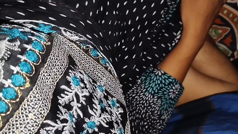 Deshi women: Fată din sat cu pizdă strâmtă în aer liber, videoclip sexual...