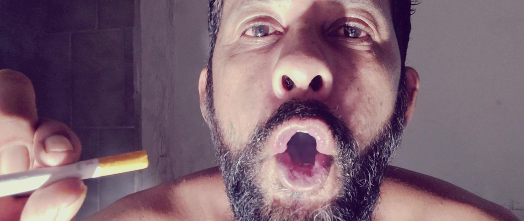 Stink HairyMale: Rauchen, spucken, zeitlupe