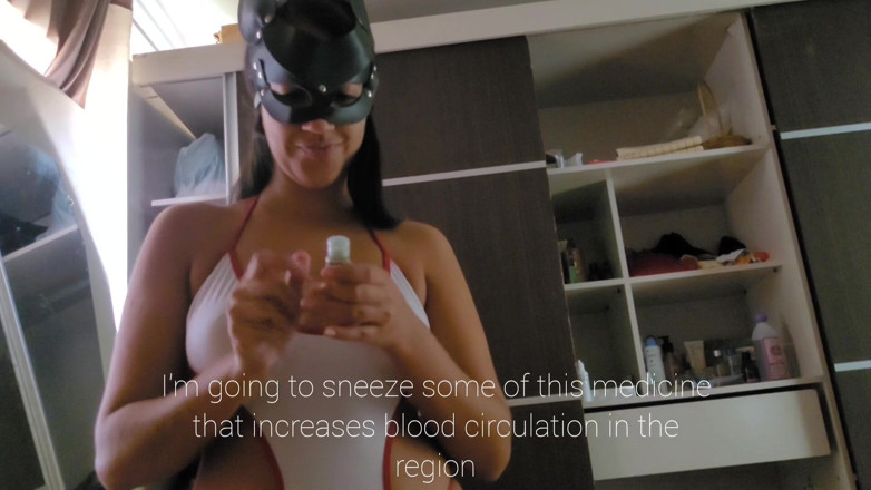 Strimermodel: Teen Female Doctor Visits Her Patient to Collect Sperm