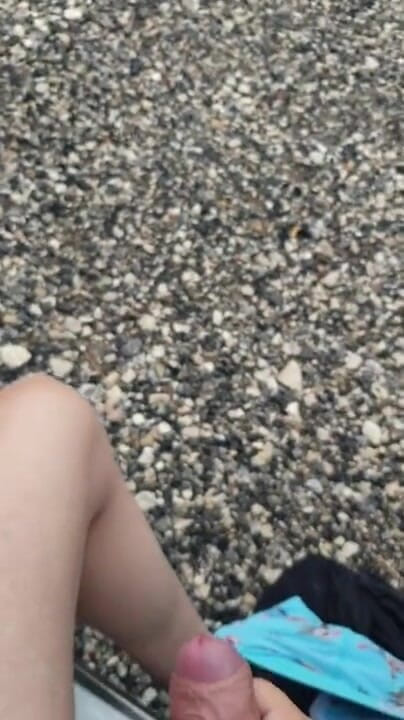 Dickflasher: コレの駐車場で自慰行為
