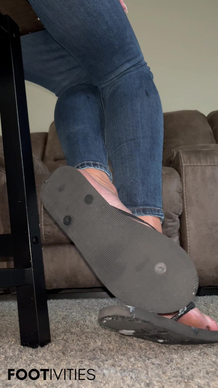 footivities: Flip Flop Bàn Chân Đầy Dầu POV Bởi Ivys Feet