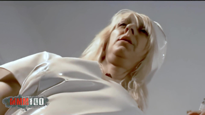 MMM100: Azucena: madrasta loira se divertindo