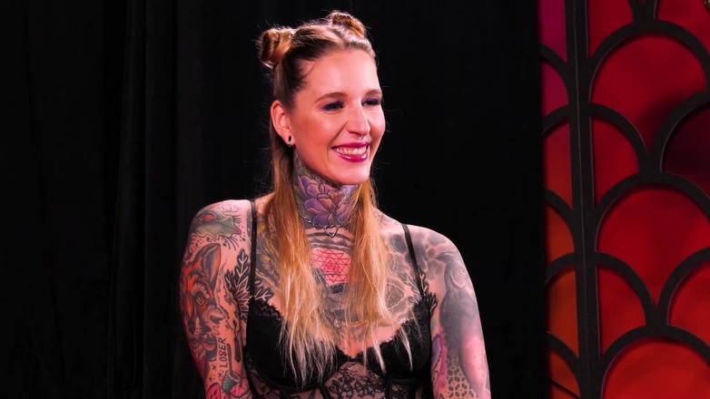 GGG John Thompson Studio: GGG Джон Томпсон - татуированная женщина с идеальным телом на GGG в первый раз