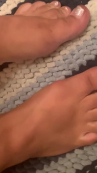 Feet toes and a tan!