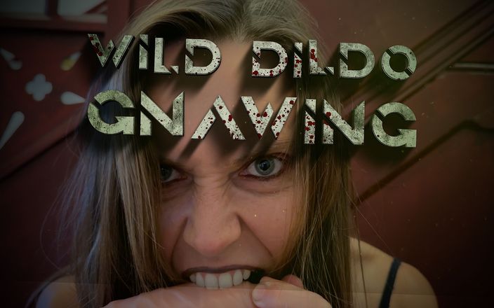 Wamgirlx: Wild Dildo Biting Gnawing