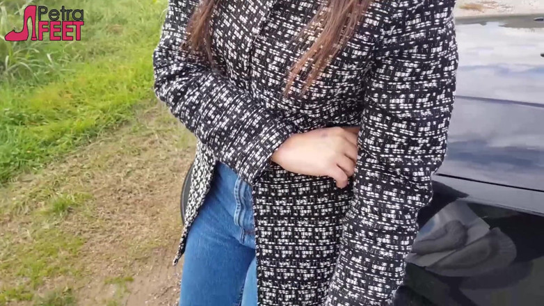 Smokin Fetish: Outdoors smoking cigar from sexy brunette