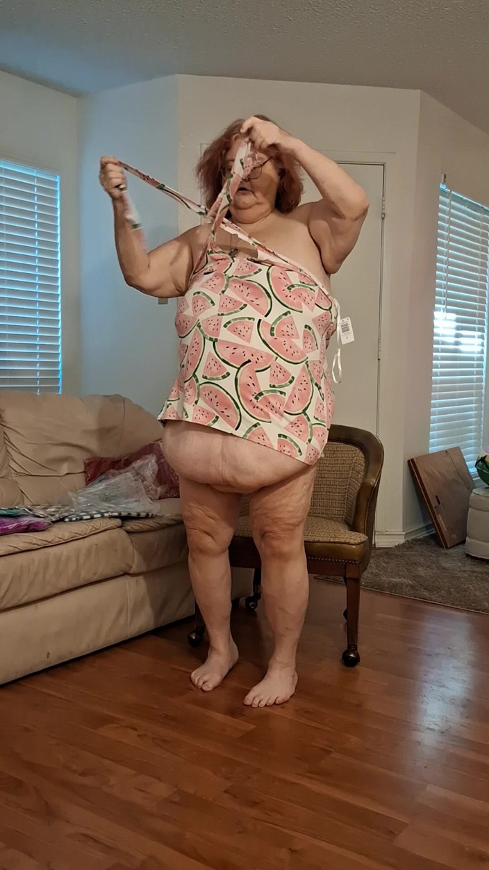 BBW nurse Vicki adventures with friends: Big Beauty Nurse Vicki Tries on New Clothing Order for...
