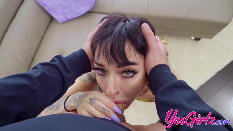 YesGirlz: Lysagna Delray adore le jus de sa chatte