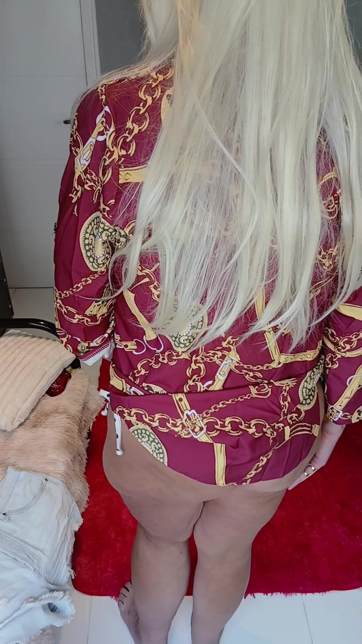 Sexy ass CDzinhafx: Indossando un vestitino e culo in bikini a spago, lascio...