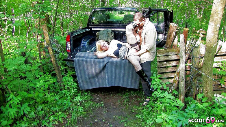 Full porn collection: Тінка-товстушка Ліліан відтрахана в анал на пікапі вітчимом у лісі