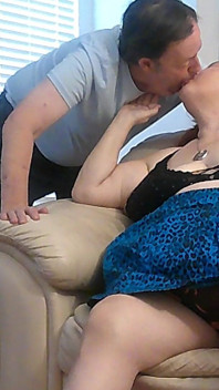 After Putting on Lipstick I Have a Hot Kissing Session with My Boy Friend!