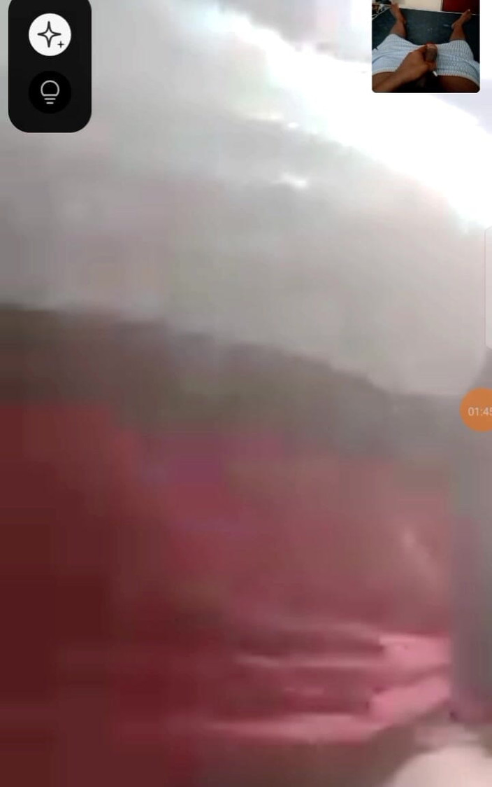 Me and my new slut: Uma mulher casada madura traindo em vídeo chamada fodendo com...