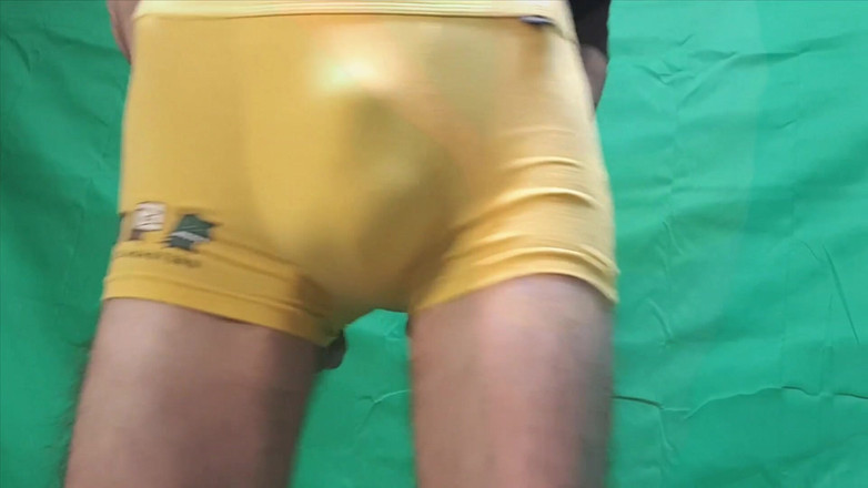 HeIsSooThin: पीले बॉयजहोर्ट्स आजमाइश करें