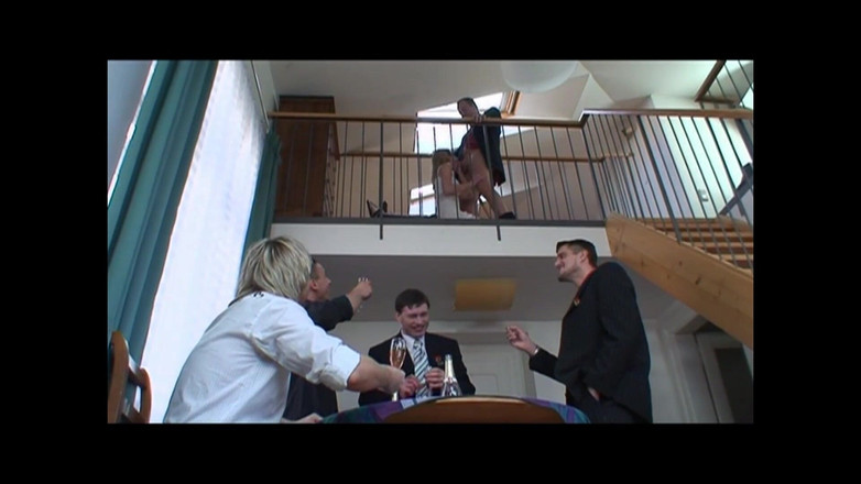 Out Sexxx: Krásná mladá děvka s malými kozami ošukaná a vystříkaná na...