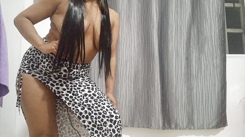 PATY PATY: Dikke kont en rondborstige stiefmoeder masturbeert namens haar stiefzoon omdat...