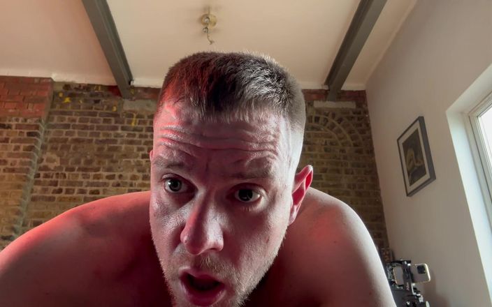 davidedpxxx: Je baise une Tradie britannique sexy à la fenêtre de ma...