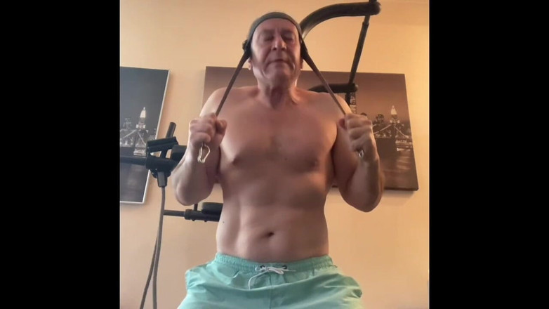 Alex Art: 체육관 속 영화